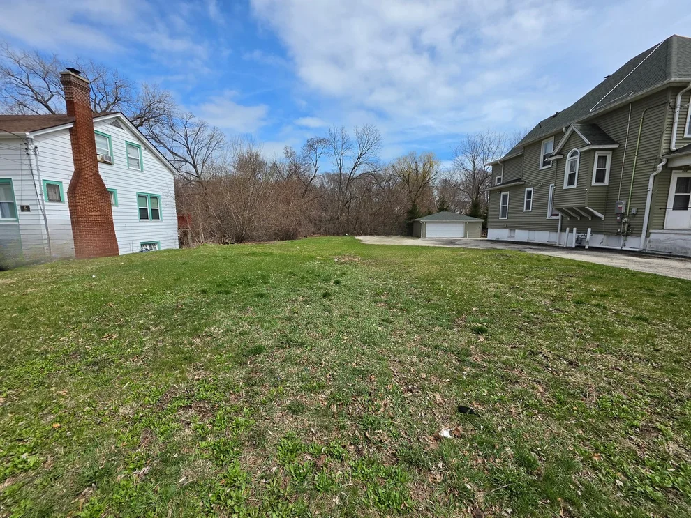 Unit for sale at 121 N Park Avenue, Waukegan, IL 60085