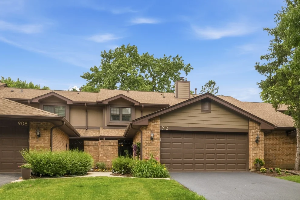 Unit for sale at 912 Indian Boundary Drive, Westmont, IL 60559