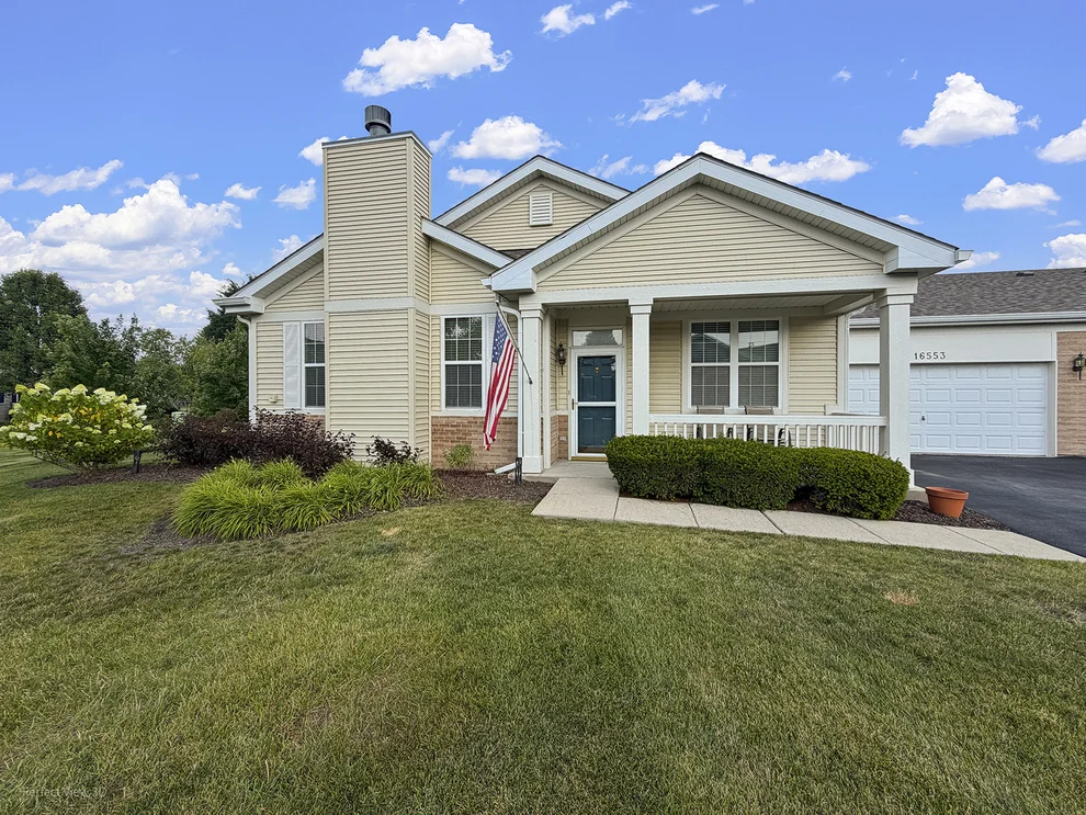 Unit for sale at 16553 Buckner Pond Way, Crest Hill, IL 60403