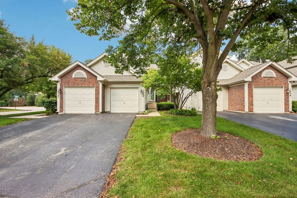 Unit for sale at 1052 Woodhill Court, Elgin, IL 60120