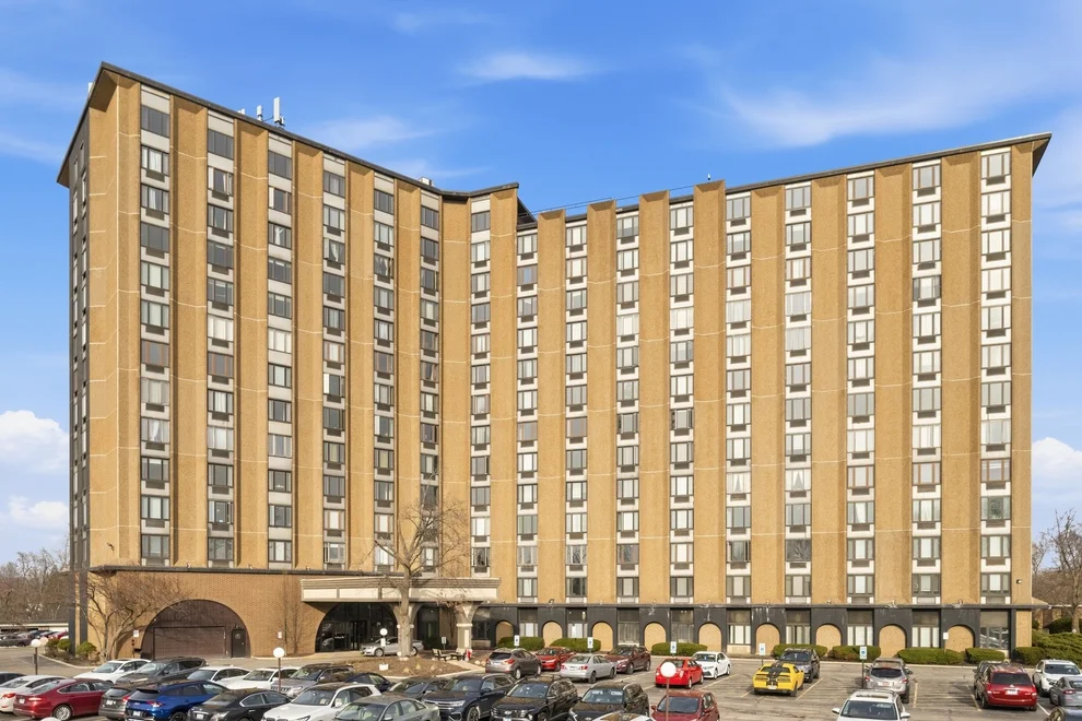 Unit for sale at 1 Renaissance Place, Palatine, IL 60067