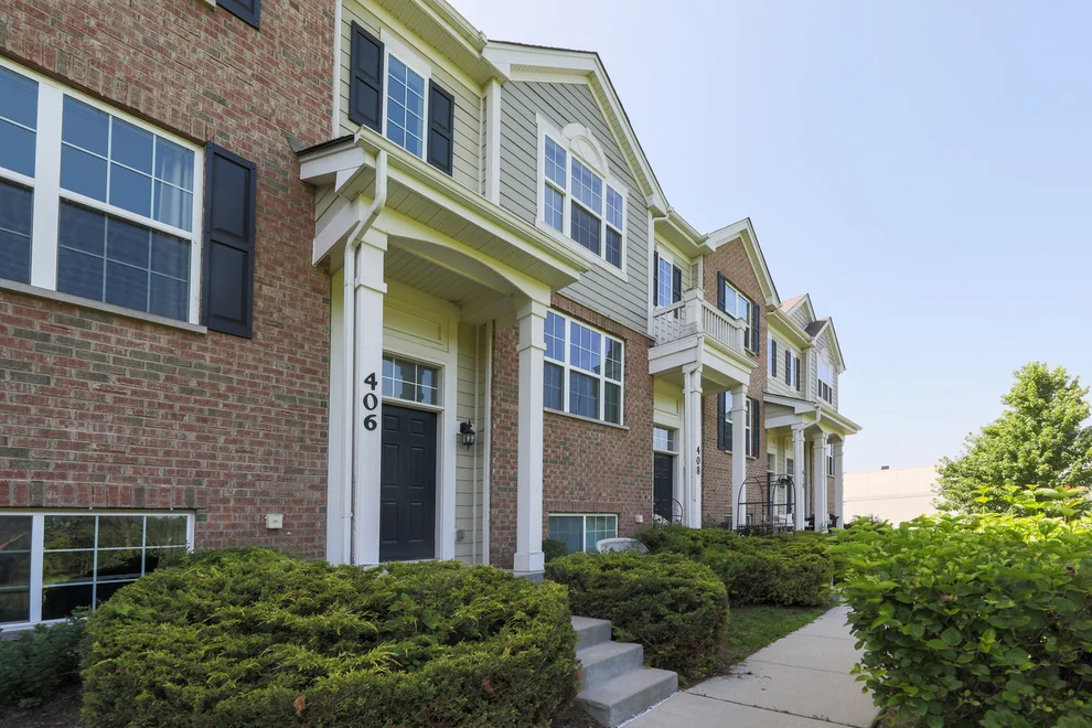 Unit for sale at 406 Prairie Court, Morton Grove, IL 60053