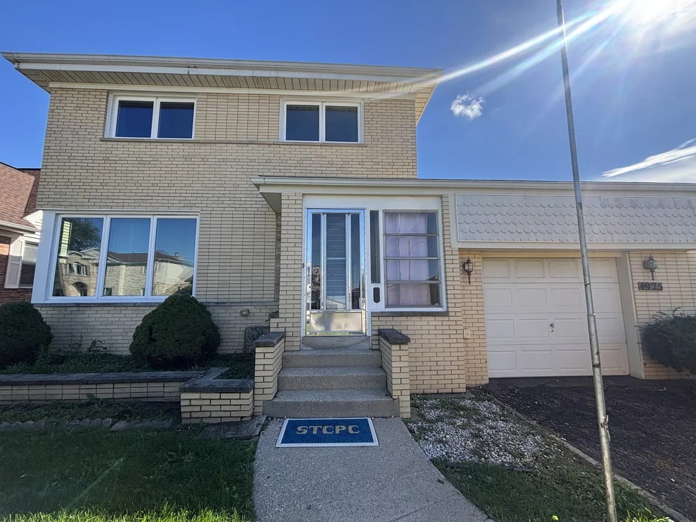 Unit for sale at 4925 N Odell Avenue, Harwood Heights, IL 60706
