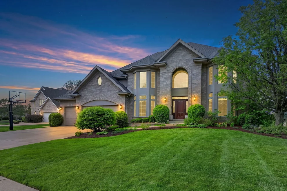 Unit for sale at 1376 Chapman Drive, Darien, IL 60561
