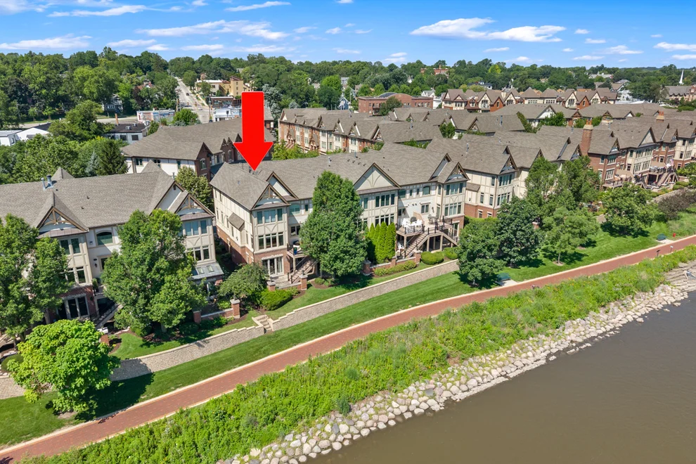 Unit for sale at 526 Brownstone Drive, St. Charles, IL 60174