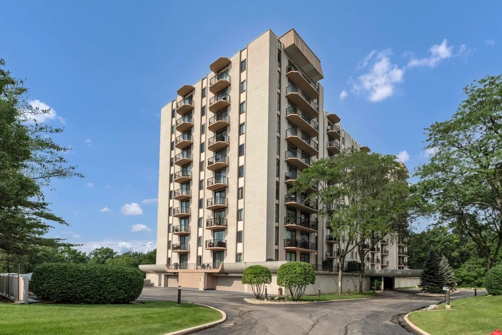 Unit for sale at 190 S Wood Dale Road, Wood Dale, IL 60191