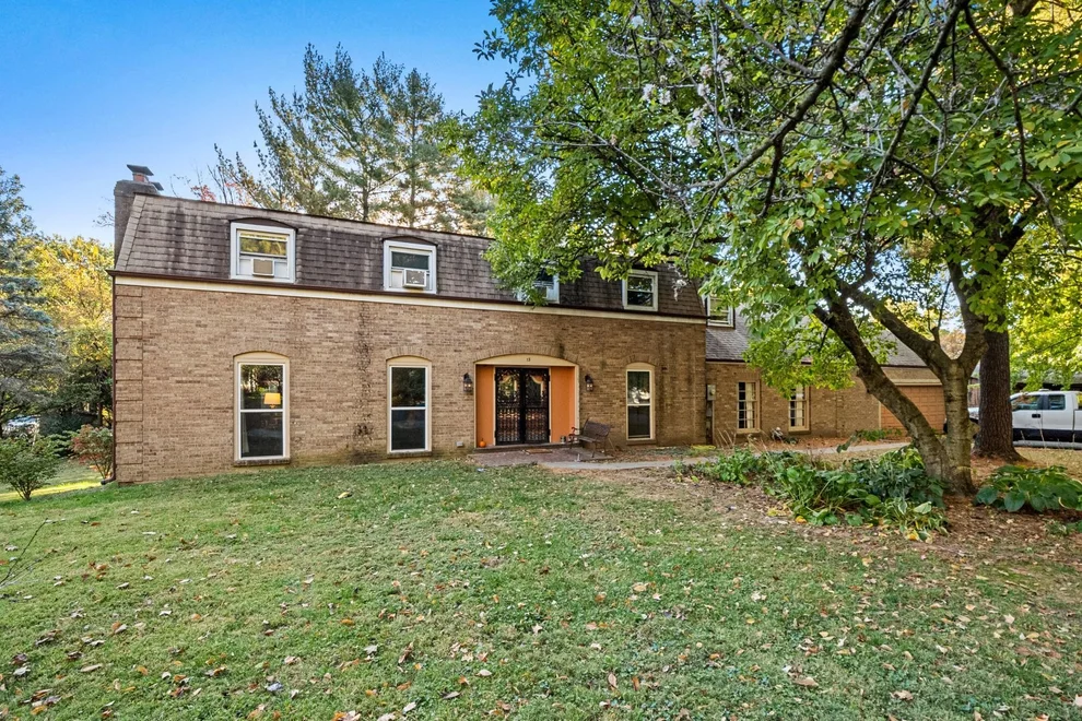 Unit for sale at 13 Briarcliffe Drive, Collinsville, IL 62234