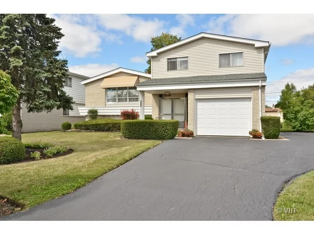 Unit for sale at 9806 N LAUREN Lane, NILES, IL 60714
