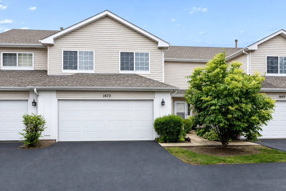 Unit for sale at 1673 Waterford Road, North Aurora, IL 60542
