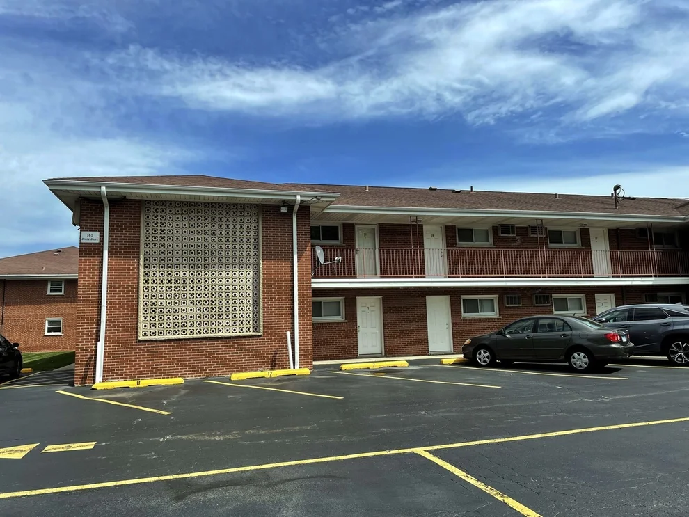 Unit for sale at 165 Dover Drive, Des Plaines, IL 60018