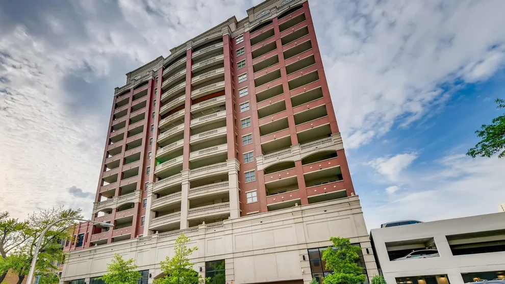 Unit for sale at 828 W GRACE Street, Chicago, IL 60613