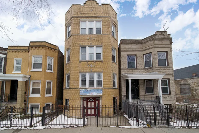 Unit for sale at 4039 W Van Buren Street, Chicago, IL 60624