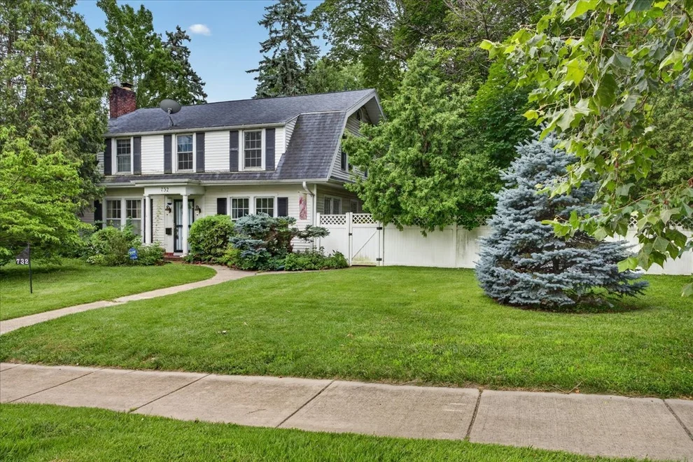 Unit for sale at 732 John Street, Rockford, IL 61103