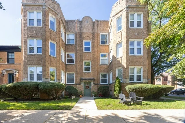 Unit for sale at 4944 N Rockwell Street, Chicago, IL 60625