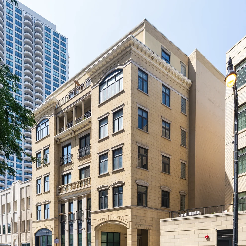 Unit for sale at 2042 N CLARK Street, Chicago, IL 60614
