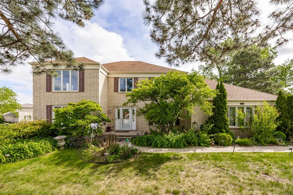 Unit for sale at 306 Woodview Court, Oak Brook, IL 60523