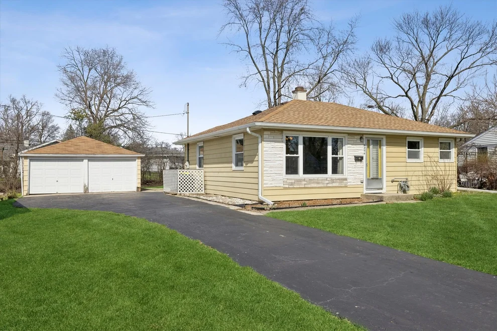 Unit for sale at 2904 Stork Court, Rolling Meadows, IL 60008