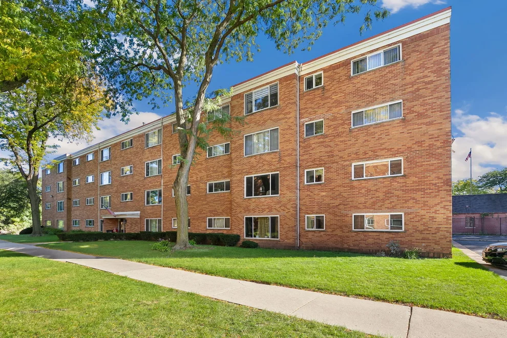 Unit for sale at 6220 N Ridge Avenue, Chicago, IL 60660