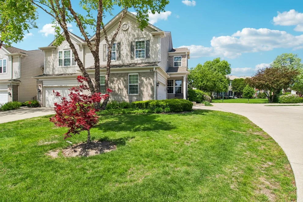 Unit for sale at 916 KINGS CANYON Drive, Streamwood, IL 60107