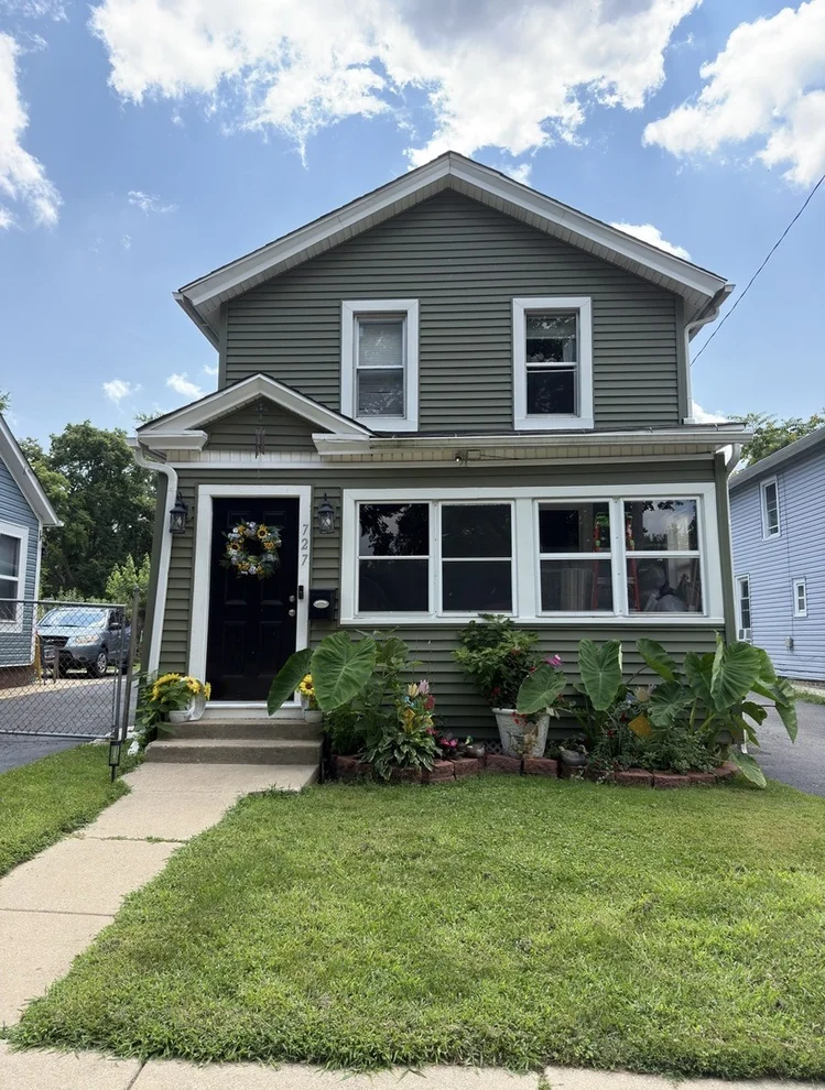 Unit for sale at 727 Superior Street, Aurora, IL 60505