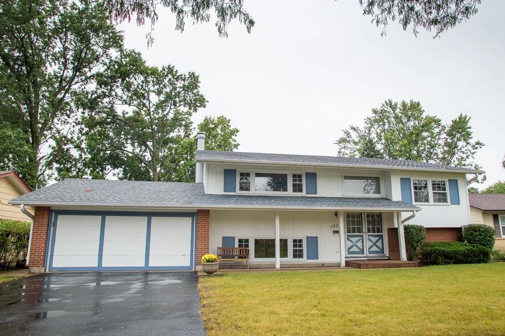 Unit for sale at 1379 Cumberland Circle W, Elk Grove Village, IL 60007