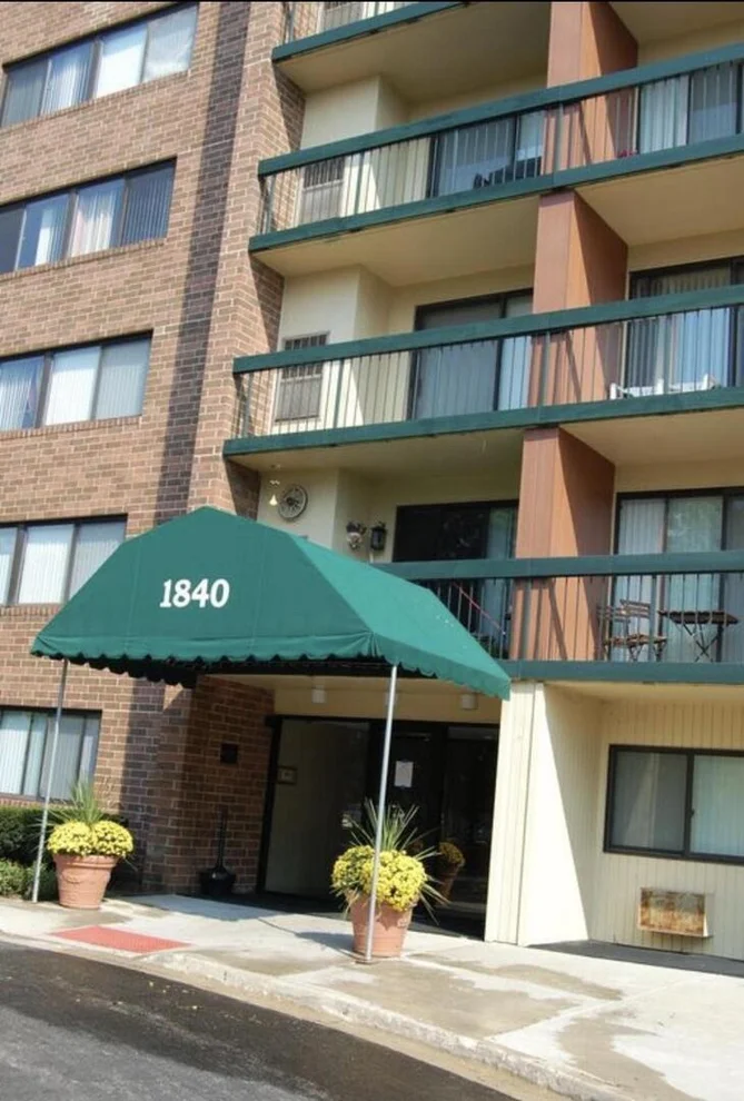 Unit for sale at 1840 Huntington Boulevard, Hoffman Estates, IL 60169