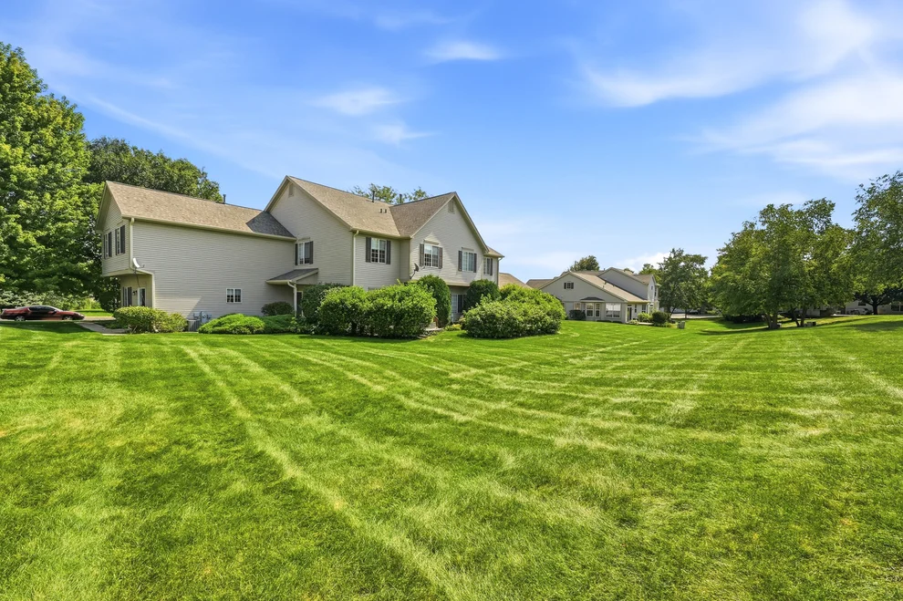 Unit for sale at 2051 Village View Drive, Yorkville, IL 60560