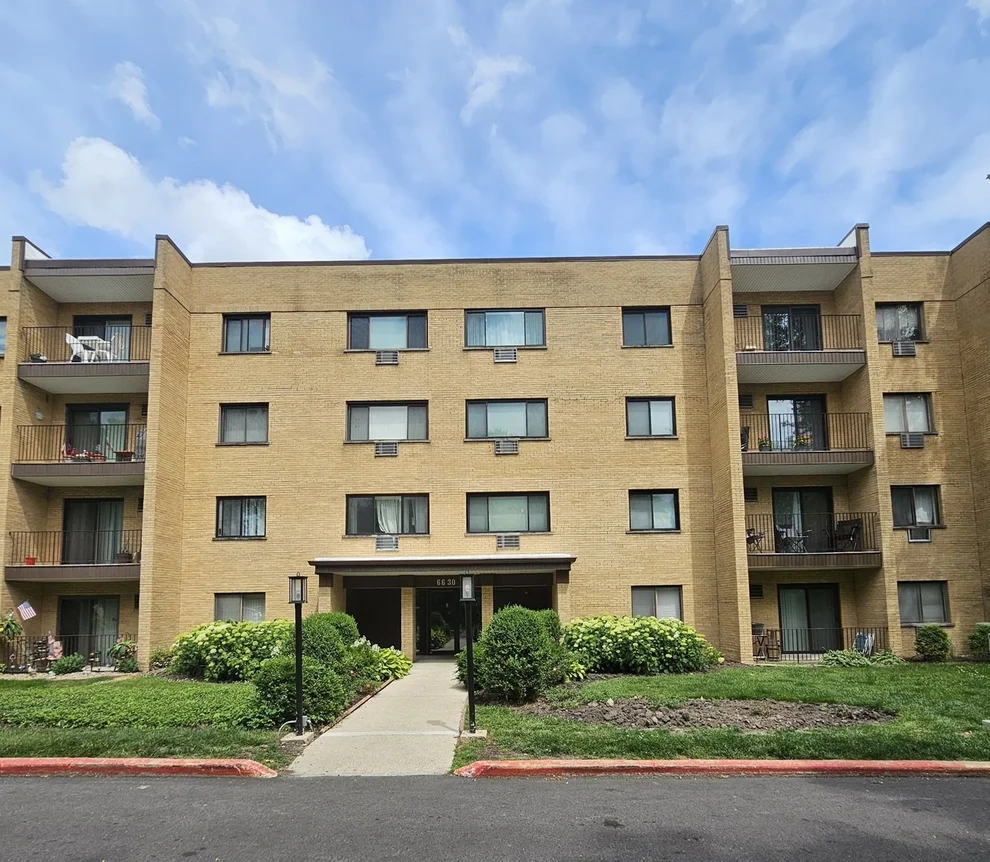 Unit for sale at 6630 S Brainard Avenue, Countryside, IL 60525