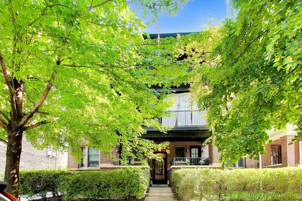 Unit for sale at 1415 W Rascher Avenue, Chicago, IL 60640