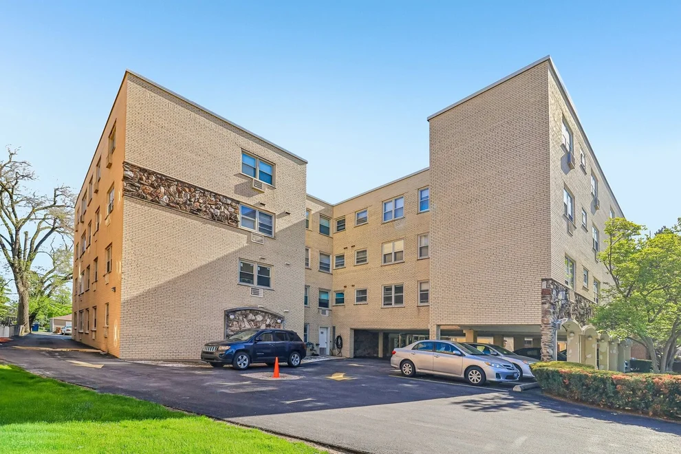 Unit for sale at 5220 Oakton Street, Skokie, IL 60077