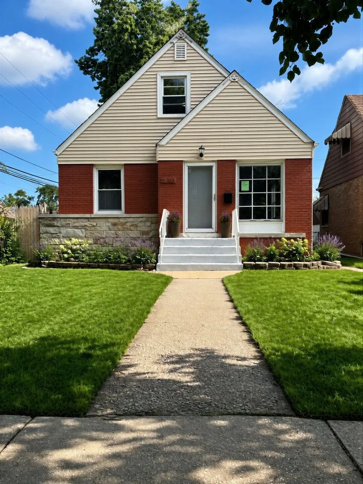 Unit for sale at 11 166th Street, Calumet City, IL 60409