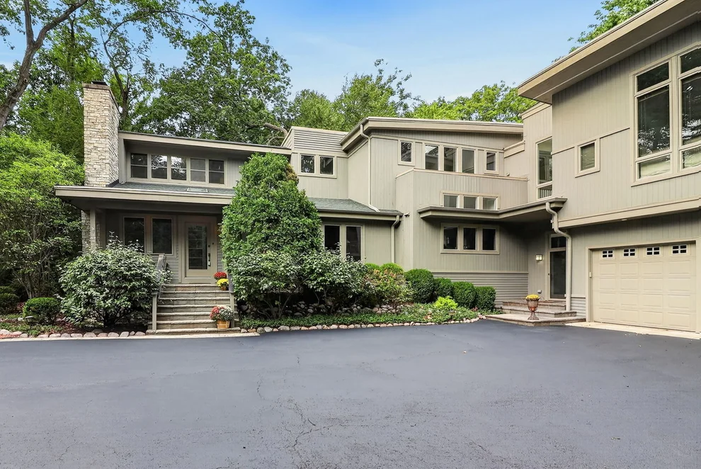 Unit for sale at 5311 Lee Avenue, Downers Grove, IL 60515