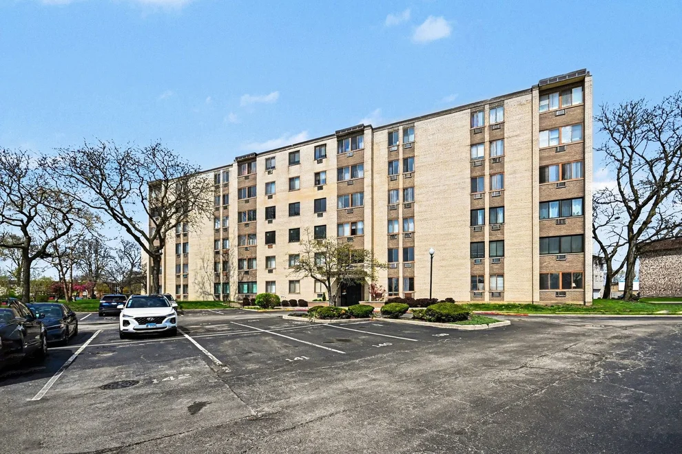 Unit for sale at 9720 S Pulaski Road, Oak Lawn, IL 60453