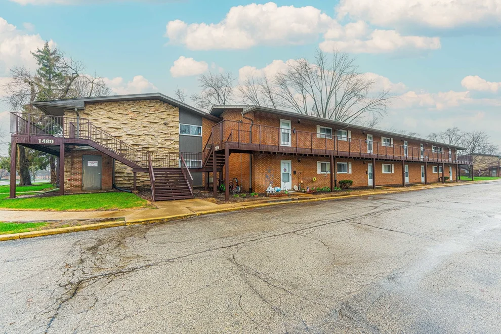 Unit for sale at 1815 Whitechapel Drive, Mount Prospect, IL 60056