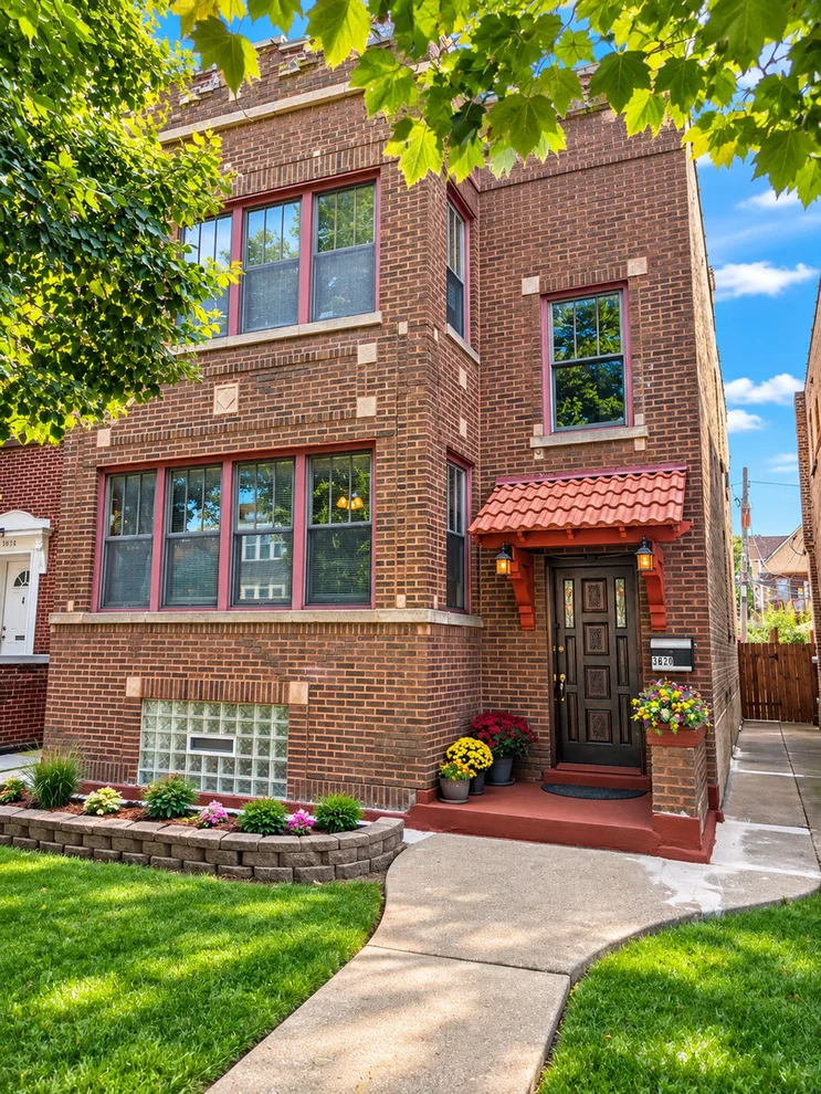 Unit for sale at 3620 N WHIPPLE Street, Chicago, IL 60618