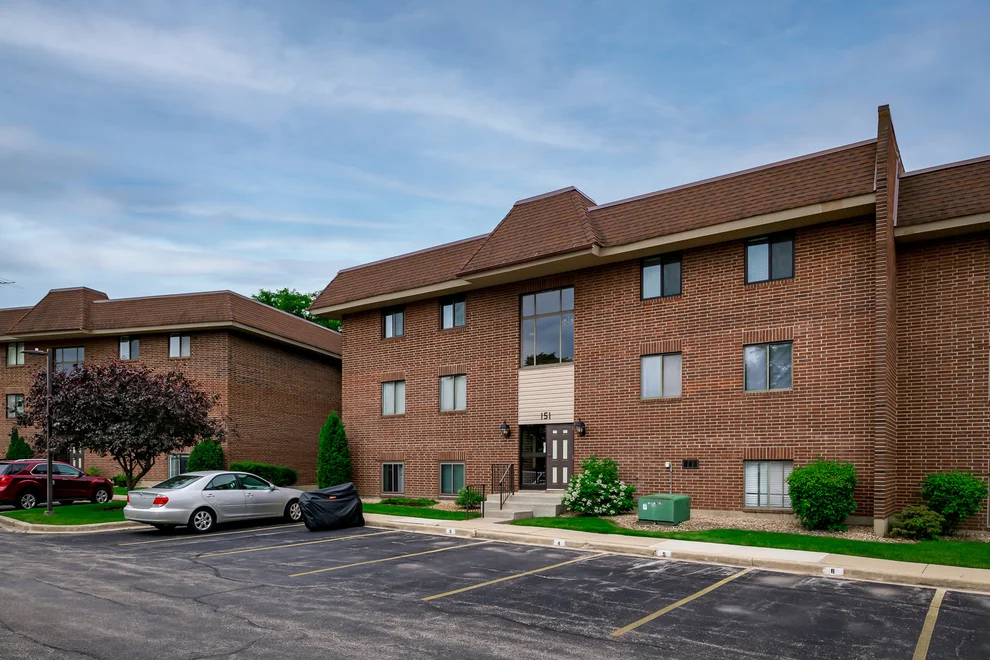 Unit for sale at 151 E Janata Boulevard, Lombard, IL 60148