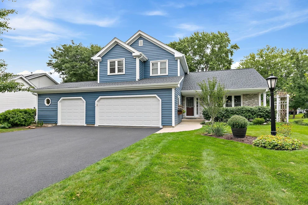 Unit for sale at 422 Old Country Way, Wauconda, IL 60084