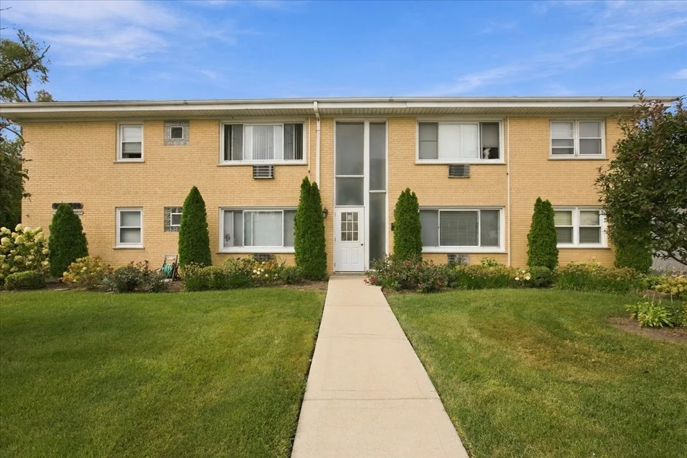 Unit for sale at 954 Shermer Road, Glenview, IL 60025