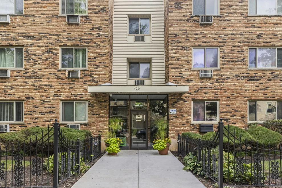 Unit for sale at 420 S HOME Avenue, Oak Park, IL 60302