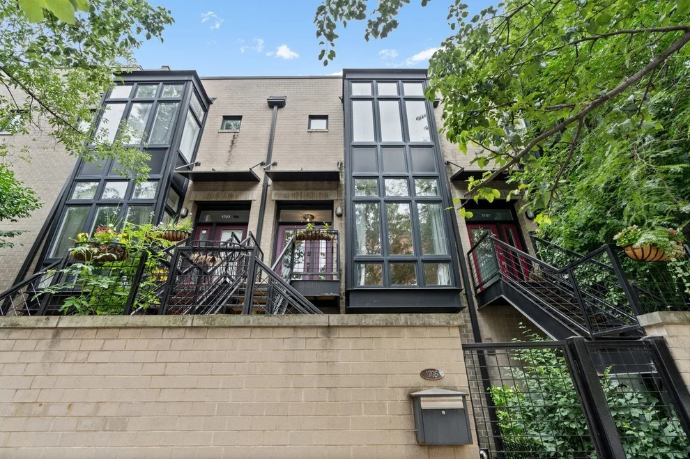 Unit for sale at 1705 W DIVERSEY Parkway, Chicago, IL 60614
