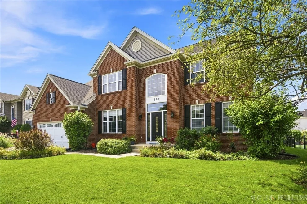 Unit for sale at 380 Thornwood Way, South Elgin, IL 60177