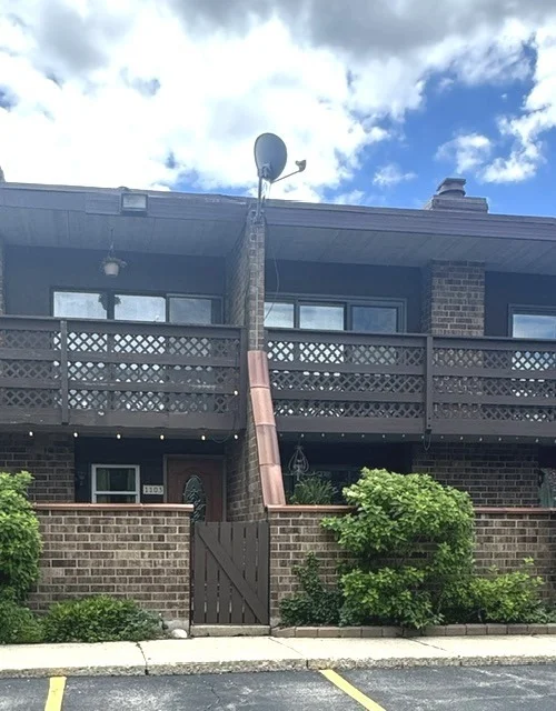 Unit for sale at 1103 Kenneth Circle, Elgin, IL 60120