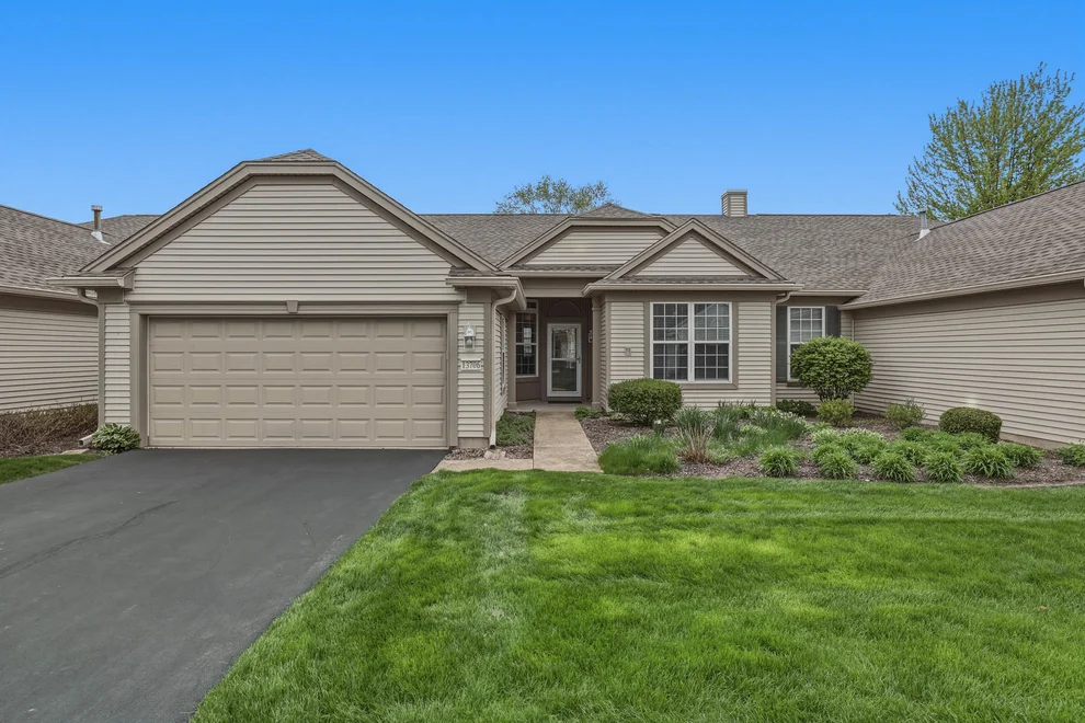 Unit for sale at 13706 Briargate Drive, Huntley, IL 60142