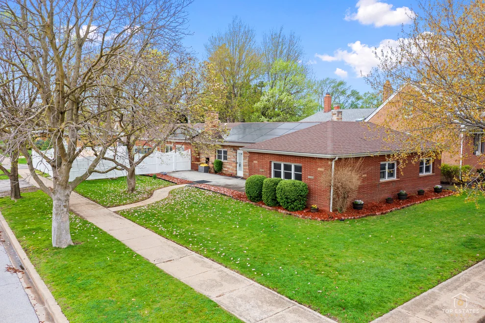 Unit for sale at 3850 W 93rd Street, Evergreen Park, IL 60805