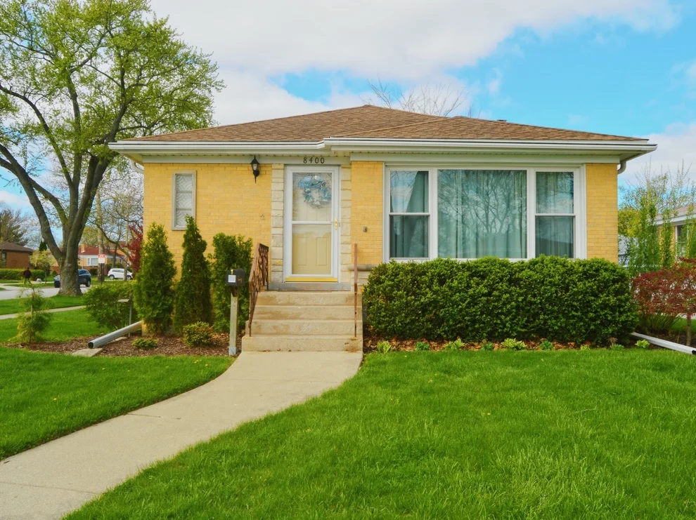 Unit for sale at 8400 N Osceola Avenue, Niles, IL 60714