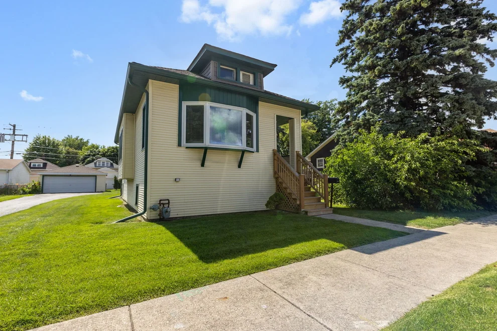 Unit for sale at 4030 Vernon Avenue, Brookfield, IL 60513