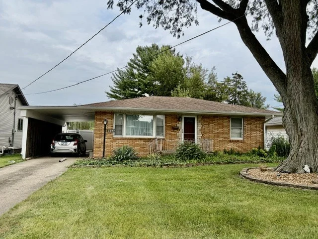 Unit for sale at 2327 9th Street, Peru, IL 61354