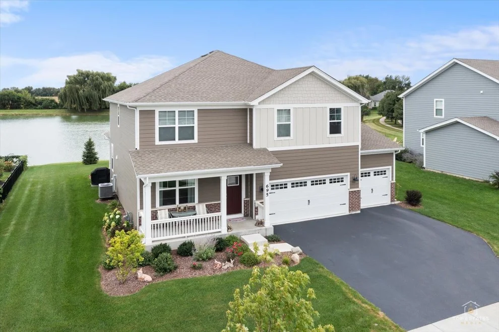 Unit for sale at 695 Kentshire Circle, Elgin, IL 60124