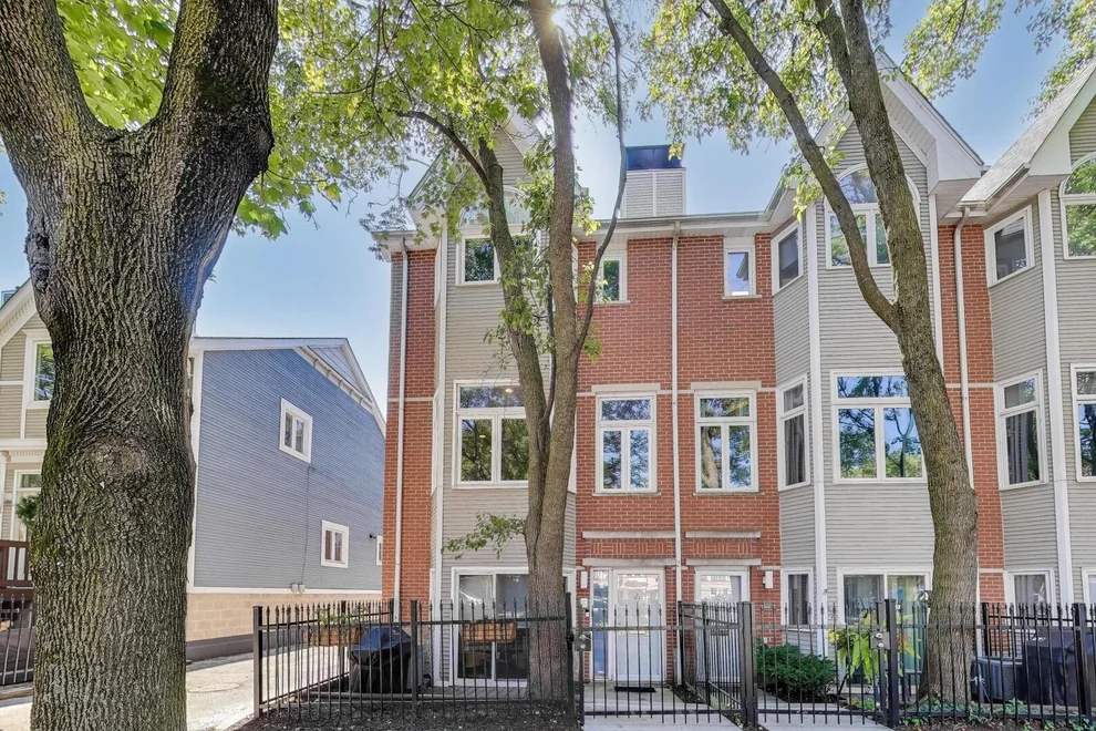 Unit for sale at 1447 W WRIGHTWOOD Avenue, Chicago, IL 60614