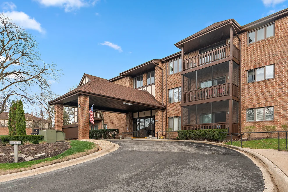 Unit for sale at 7737 W GOLF Drive, Palos Heights, IL 60463